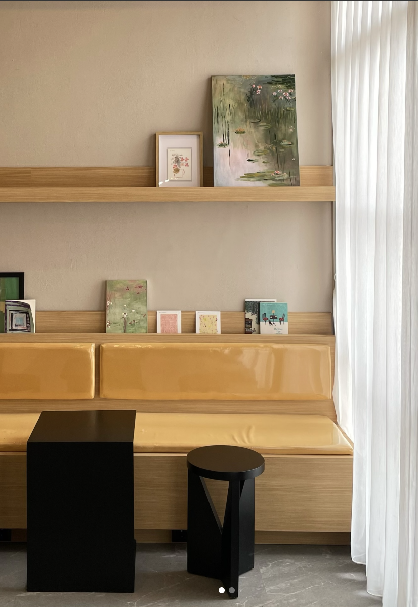 Interior cozy dengan tanaman