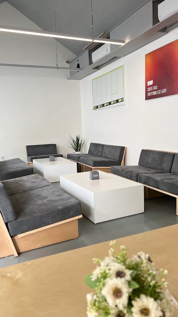 Interior cozy dengan tanaman